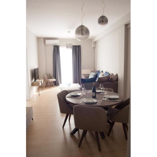 Stylish Zoi's appartment next to HELEXPO, White Tower