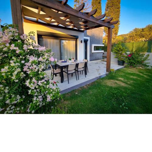Suelo Flat Villa