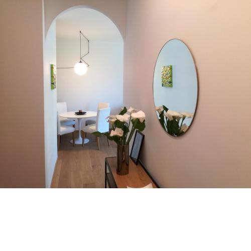 Suite 51 Appartamento con terrazzo a 50 mt dal lago con parcheggio