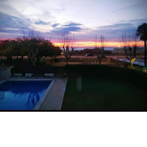 Suite en apartartamento compartido con piscina en la playa