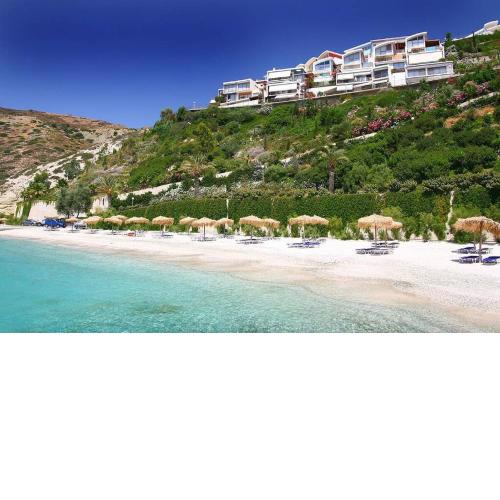 Suite Fleria with private beach