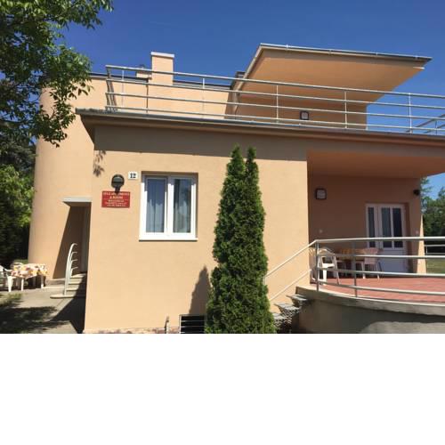 Süle Apartments & Rooms