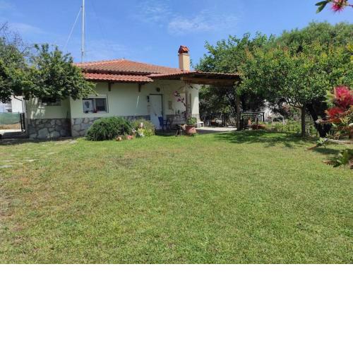 Summer House 150m from the beach for 5 persons.