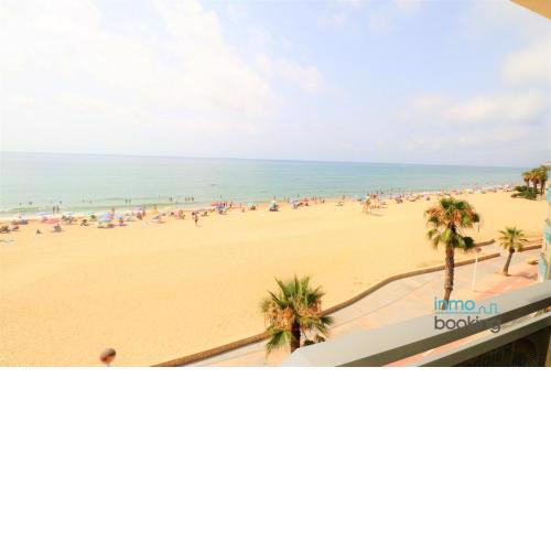 Sun Beach Costa D’or, facing the sea