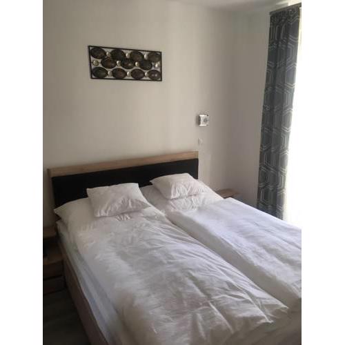 SUN-DIAL APARTMAN