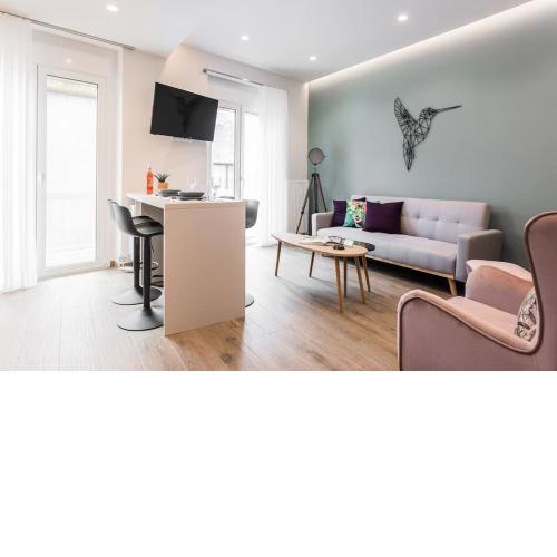 "Sunbow Jungle" - New Boutique Apt Downtown Athens