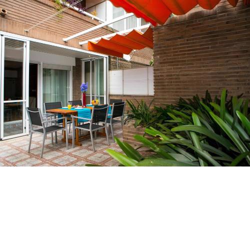 Sunlit Expansive Terrace, Ac & Outdoor Seating