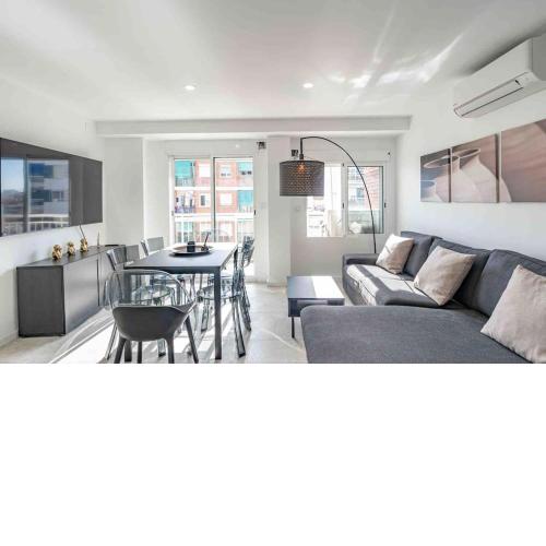 Sunny 3 rooms on Cabañal beach After request a booking, write me wаt sар three three seven four five six five two six one two