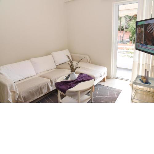 Sunny and Quiet 1 Bedroom Apt