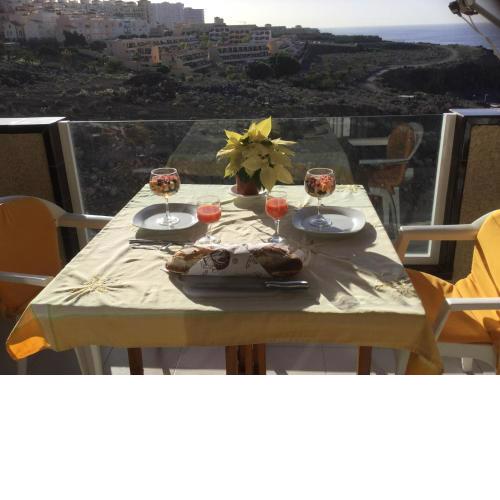 Sunny apartment in Tenerife South max 4 pers