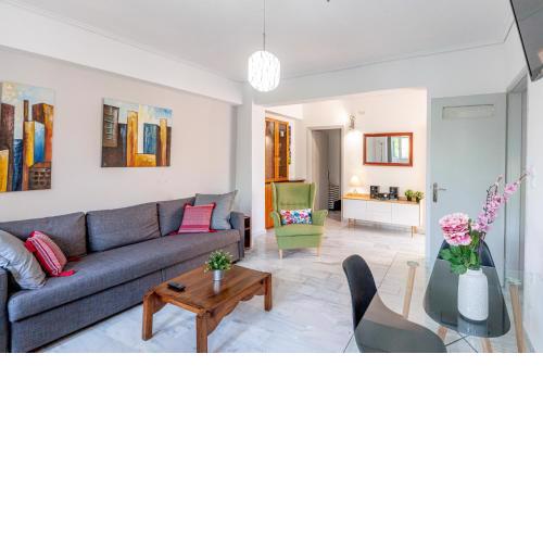 Sunny apartment on the 2nd floor in bohemian Psiri in Athens' historic center-In Vivo Apartments