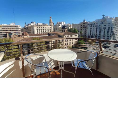 Sunny apartment with fantastic terrace views!