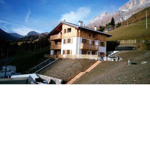 Sunny Arabba Apartment