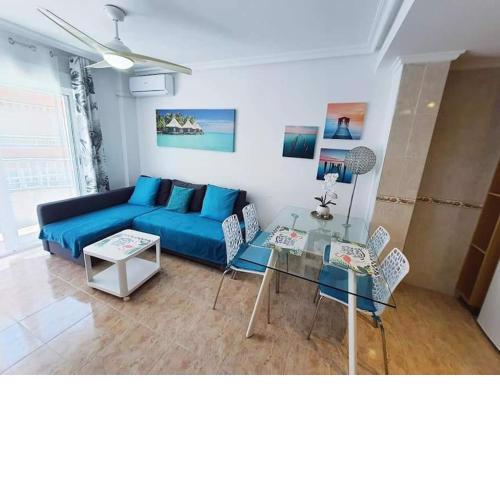 Sunny holiday apartment 50 meters from Los Locos beach