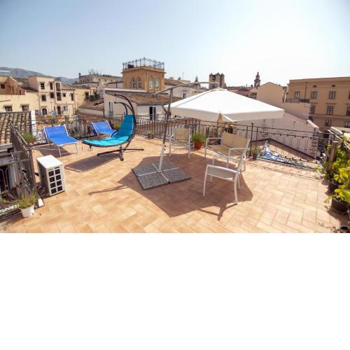Sunny loft with terrace and A/C in the city centre