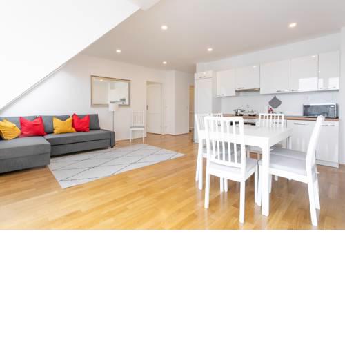 Sunny Penthouse with Terrace. DG7