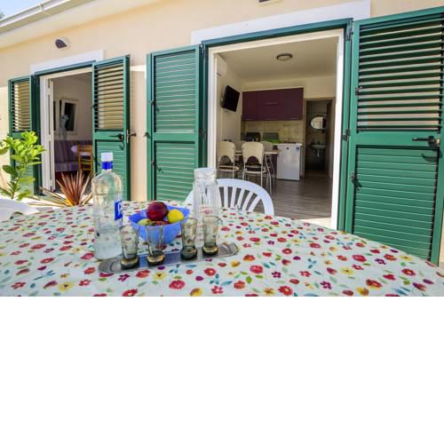 Sunny Side Apartments