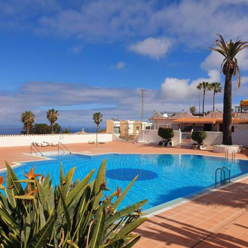 Sunny Tenerife Apartment - ocean views