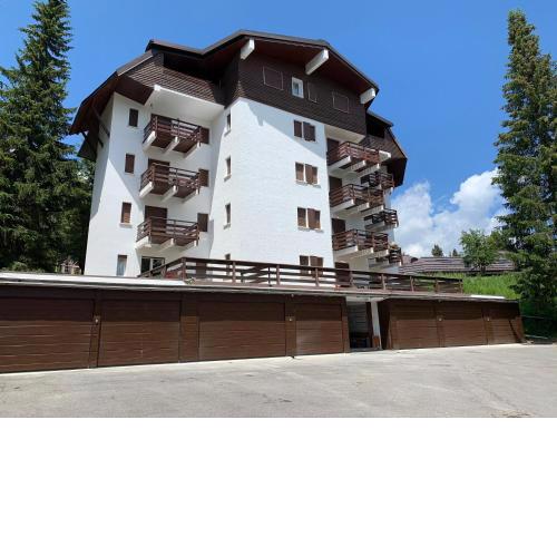 Sunny two room apartment in Campo Carlo Magno