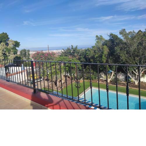 Sunset and oceanview 2 bedroom apartment with shared pool