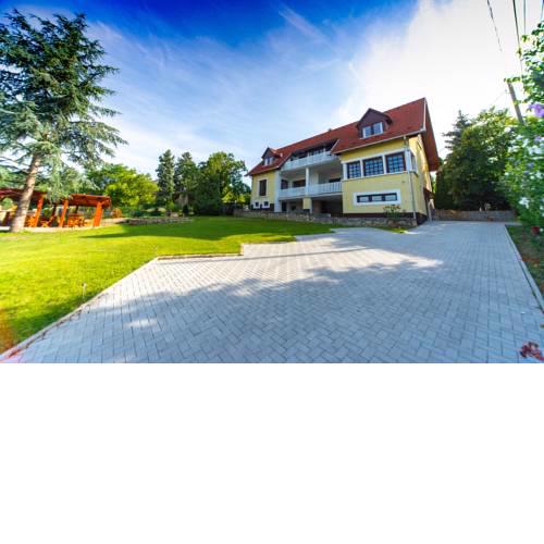Sunset Apartmanház
