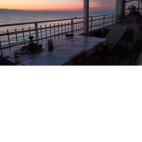 SUNSET ROOM AT FRONT BEACH - HABITACION EN LA PLAYA ! compartido