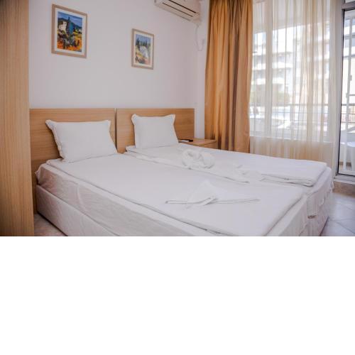 Sunset Studio in Kosharitsa with Pool, SPA, Gym and Parking