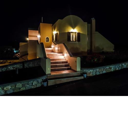 Sunshine house for 9, cozy set up,verandas, sea view.