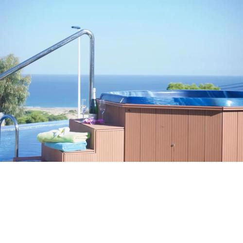 Super cool seaview apartment 10m from the beach