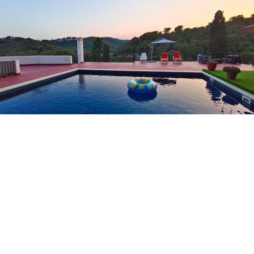 Superb House with Swimming Pool and 9 Larges Rooms