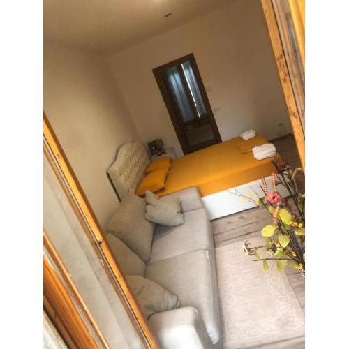 Supercentral one room flat, 16 min to Bergamo airport