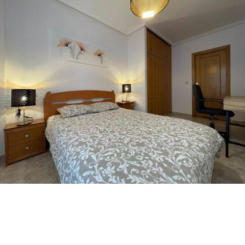 Superior 90m to beach! 4 Rooms. 2 Baths! Sea view
