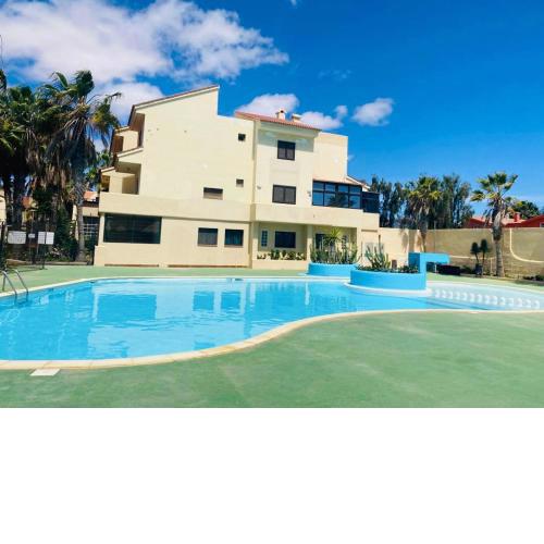 Surf & Chill Bungalow, quiet green oasis with private swimmingpool