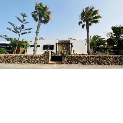 Surf&fun heated pool villa