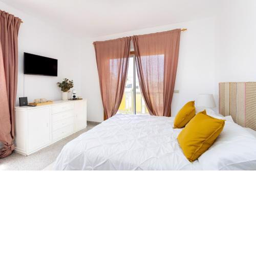 Surfy Stylish Bed&Coffee Room102 by Eden Rentals