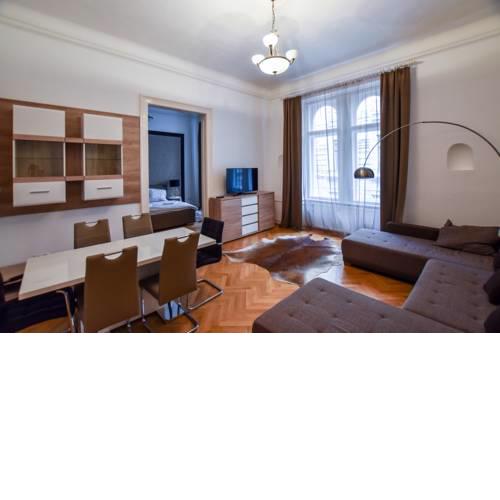 Suricate Apartment close to Deak Square