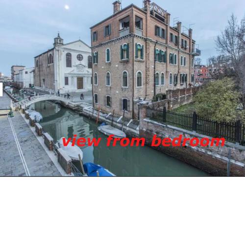 Susy Biennale Apartment - Canal View and Garden