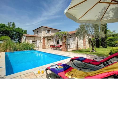 Sveti Lovrec Pazenaticki Villa Sleeps 8 Pool WiFi