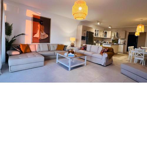 Swan Lake North Coast Luxurious Chalet with Garden