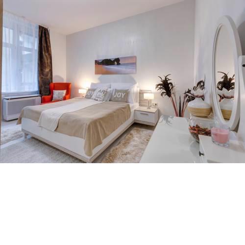 Sweet Dreams at King street Gold