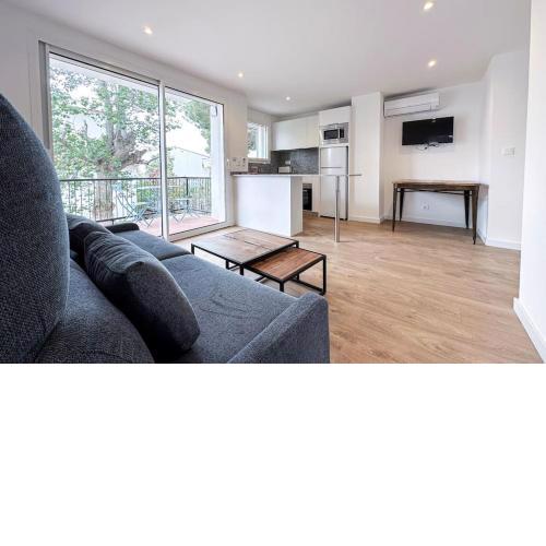 T3 B - Best place in Cala-Montgo beach Appartment with 3 beds, Air Conditioner & private parking