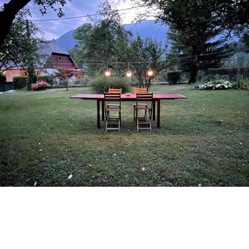 TALAJ 'MA HUT Holiday Home