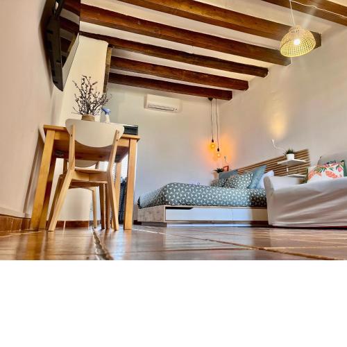 Taulat House - Mediterranean Loft l ChillOut l WiFi l Beach l SelfCheckIn by Turyhost