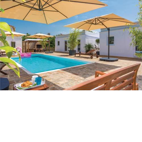 Ten-Bedroom Holiday Home in Petrcane