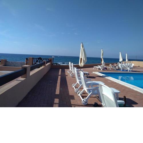 Tennis piscina mare