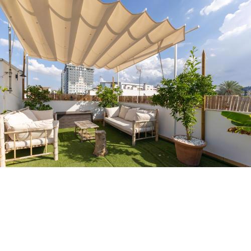 Tentudia Charming Apartments with Private Roof-Top or Patio in San Bernardo By Oui Seville