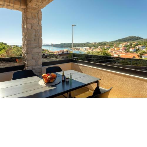 TEONA Luxury Apartment with jacuzzi and terrace sea view