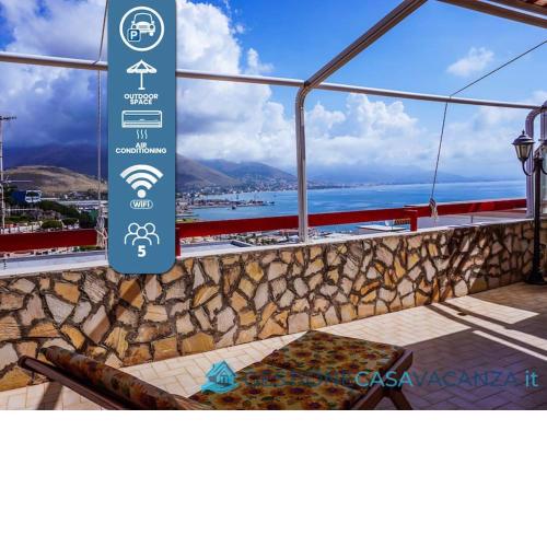 Terrazza vista mare e posto auto