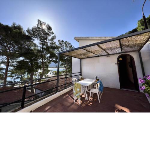 Testa di Monaco - Basic Beach Accommodations