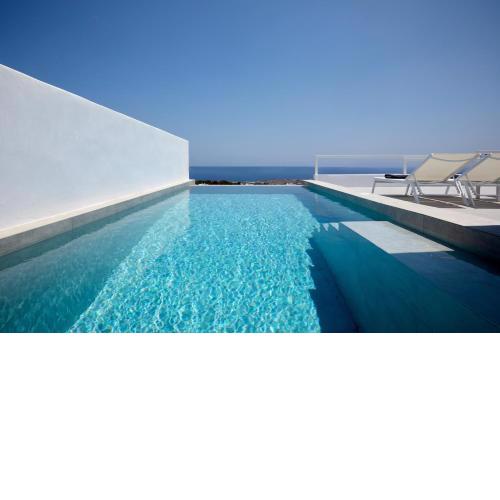 Thadeos Villa with private jetted Pool